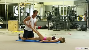 Sports blonde gets fucked in the gym