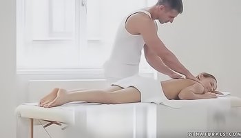 Masseur is banging a hot chick